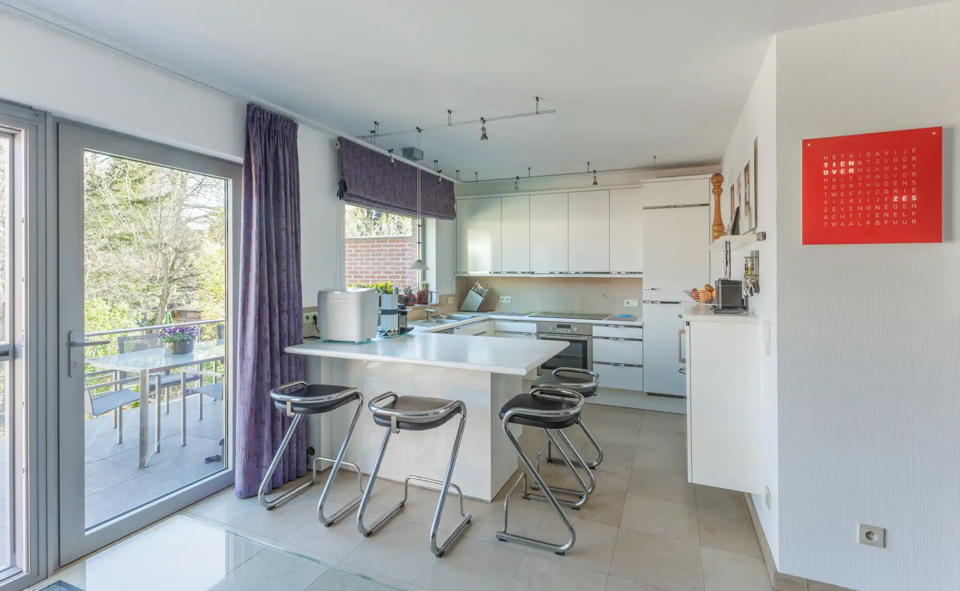 Ruime woning met praktijkruimte foto 5