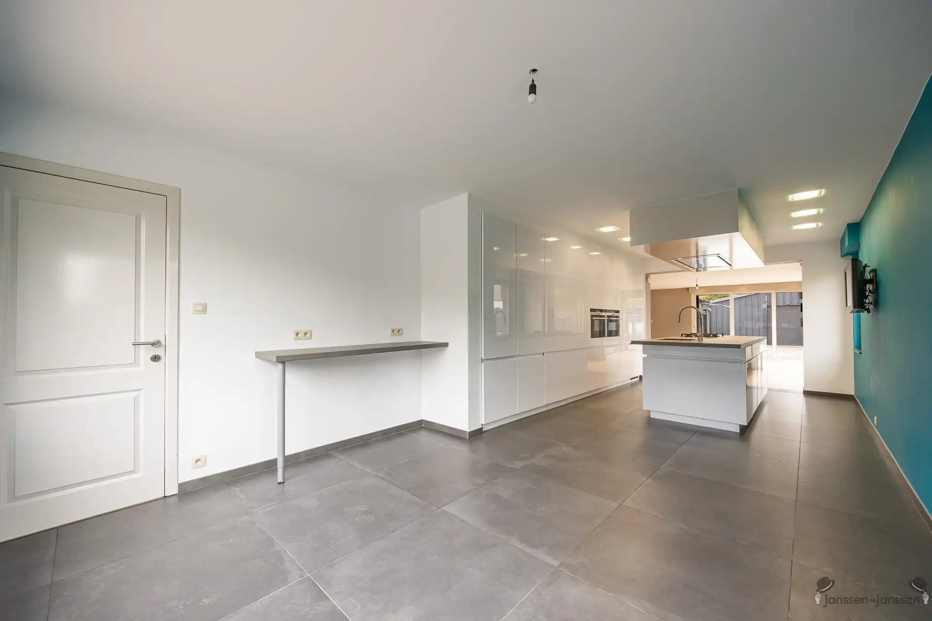 gerenoveerde woning met ruim magazijn  foto 5