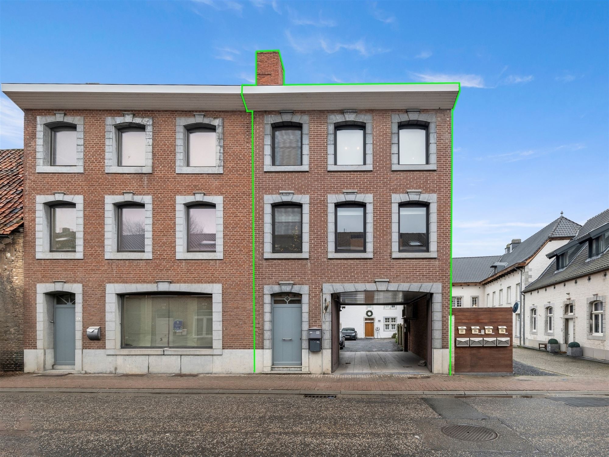 PRACHTIGE WONING MET 3 SLKS OP EEN TOPLOCATIE IN SINT-TRUIDEN MET PARKEERPLAATSEN foto 2