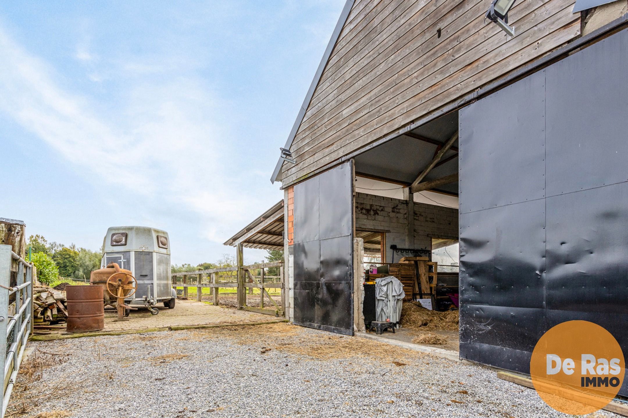 MASSEMEN - Landelijke woning met magazijn/ paardenstal foto 19