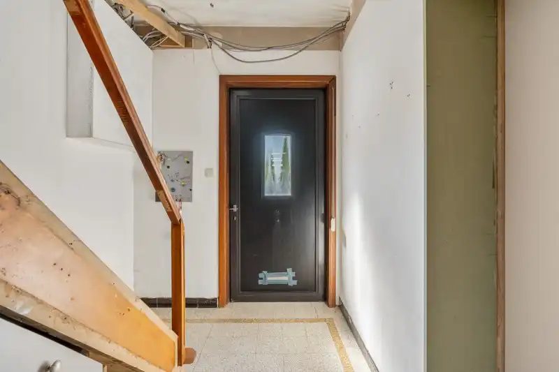 Rustig gelegen gezinswoning met aanpalend een groot bijgebouw op een perceel 9are foto 4
