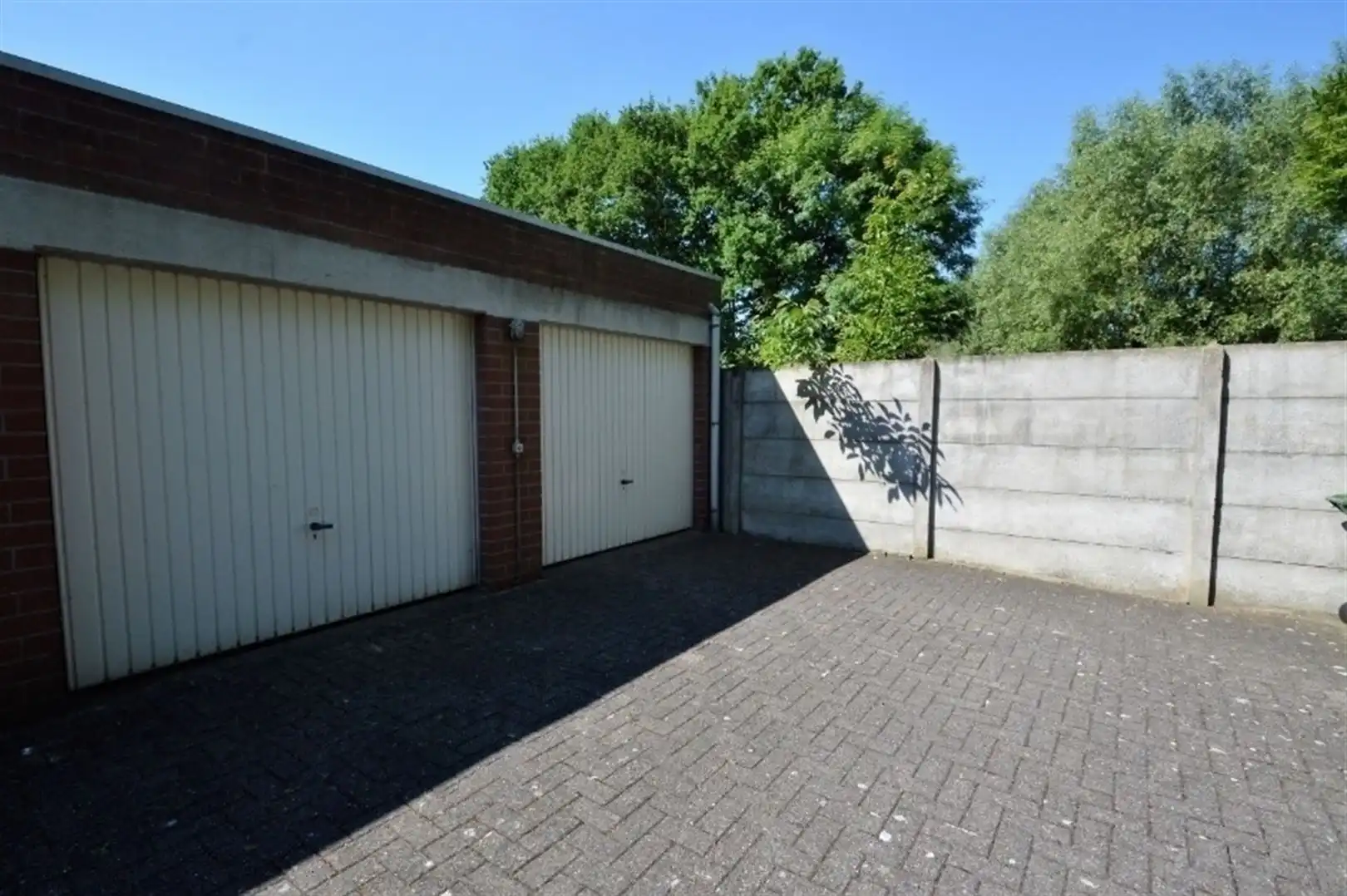 Volledig gerenoveerd gelijkvloers appartement foto 20