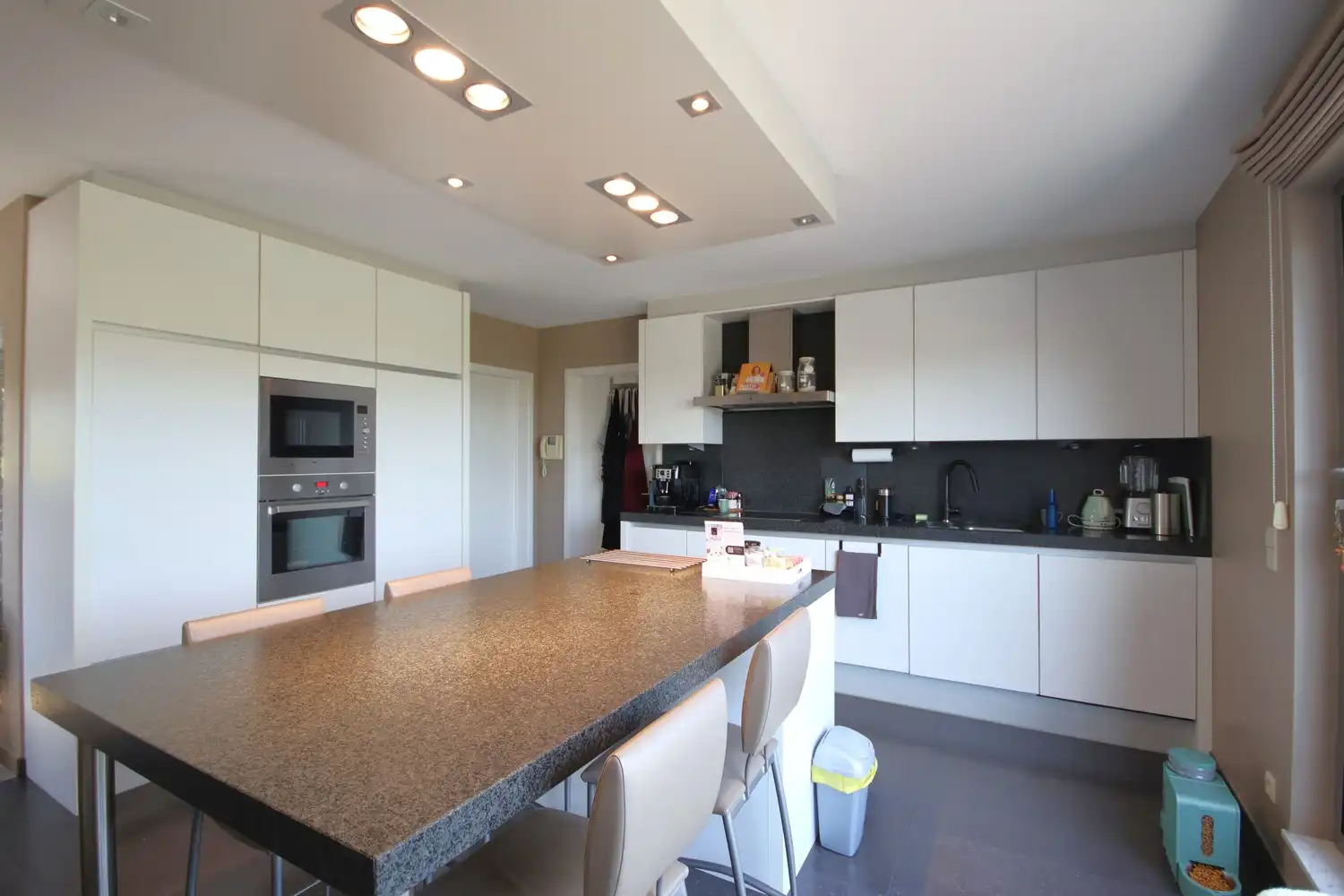 Zeer ruim duplexappartement met 3 slaapkamers in een groene omgeving foto 3