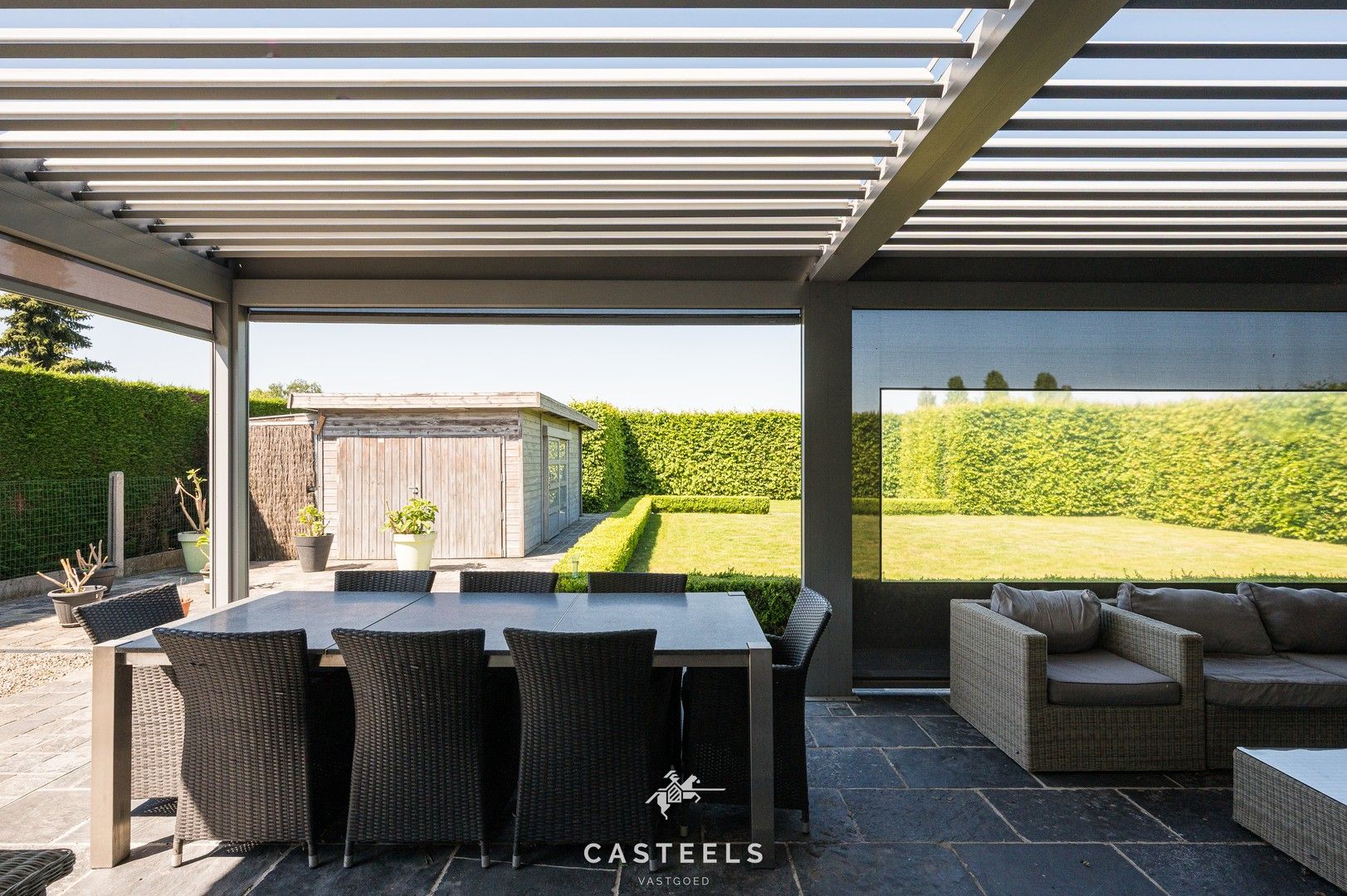 Instapklare bungalow met potentieel op prachtig perceel te koop foto 20