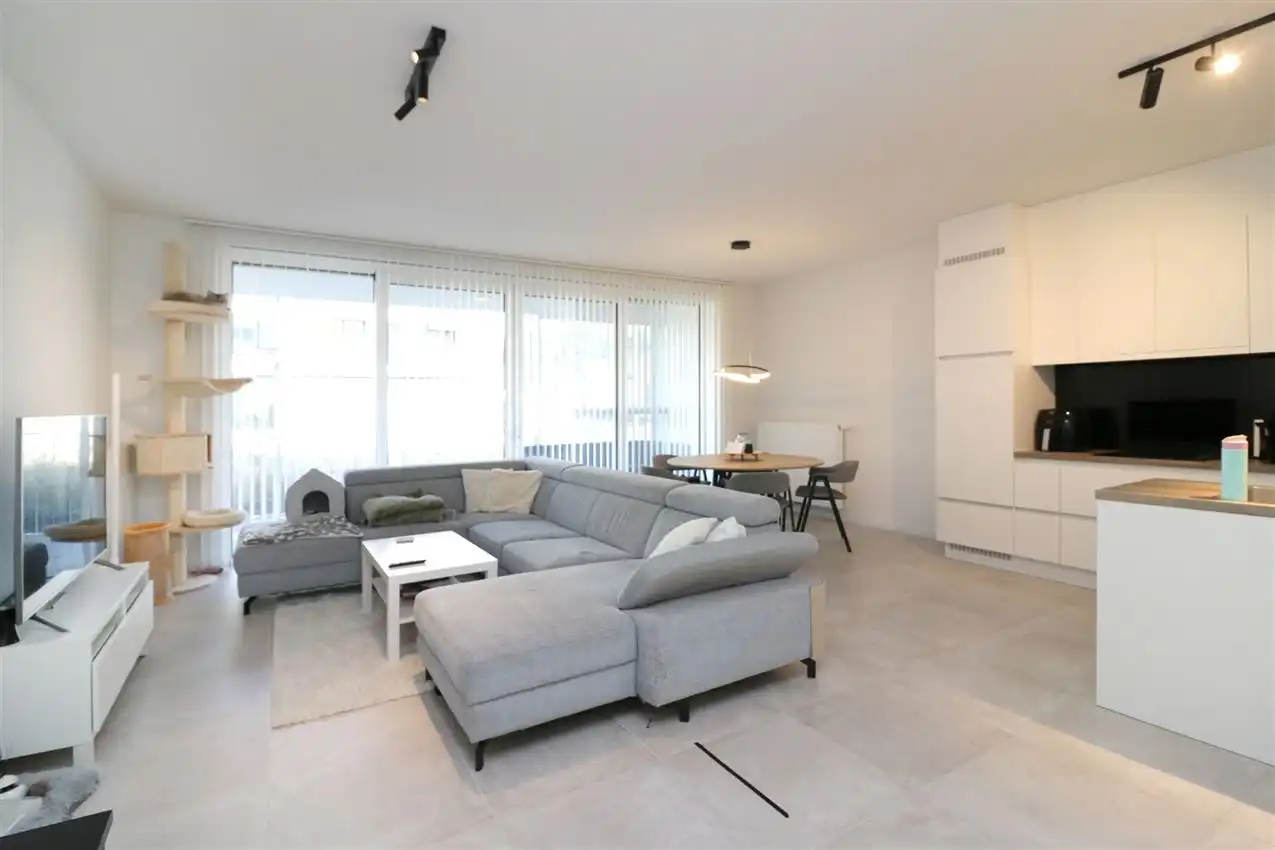 Gelijkvloers app., twee slpk, zonnig terras in centrum foto 4