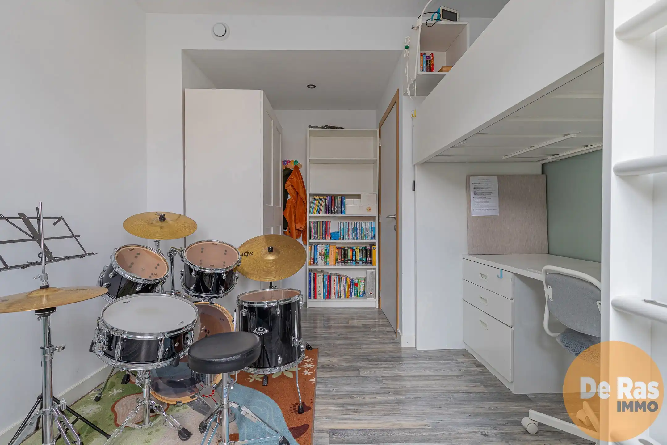 BURST - Ruime gezinswoning met 5 slaapkamers, garage en tuin foto 14