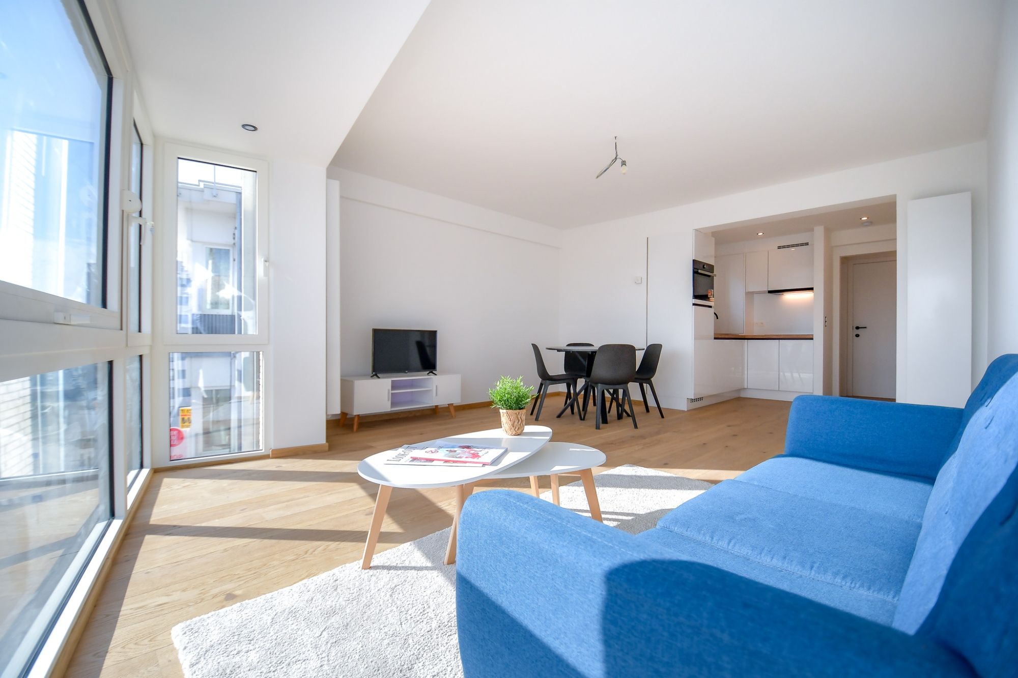 GERENOVEERD LICHTRIJK APPARTEMENT met OPEN ZICHT foto {{pictureIndex}}