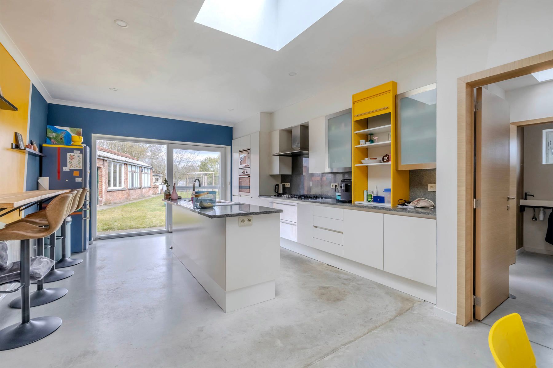 OB met o.a. 5 slaapkamers, 2 badkamers en ruim magazijn foto 11