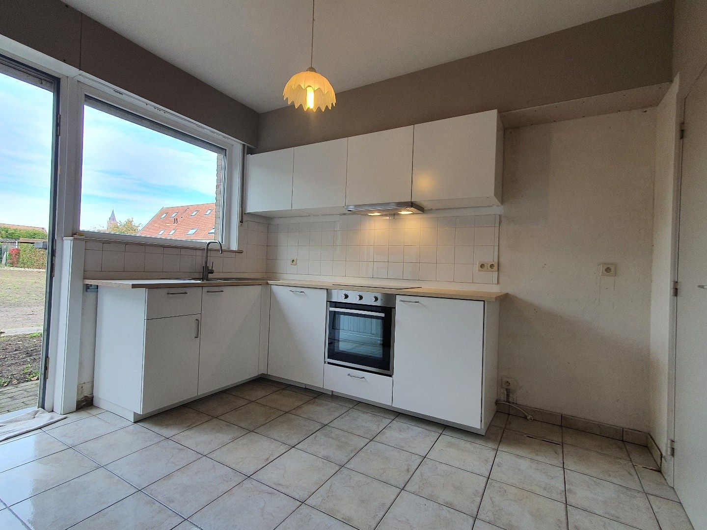 Alleenstaande woning op groot perceel te Moerkerke foto 3