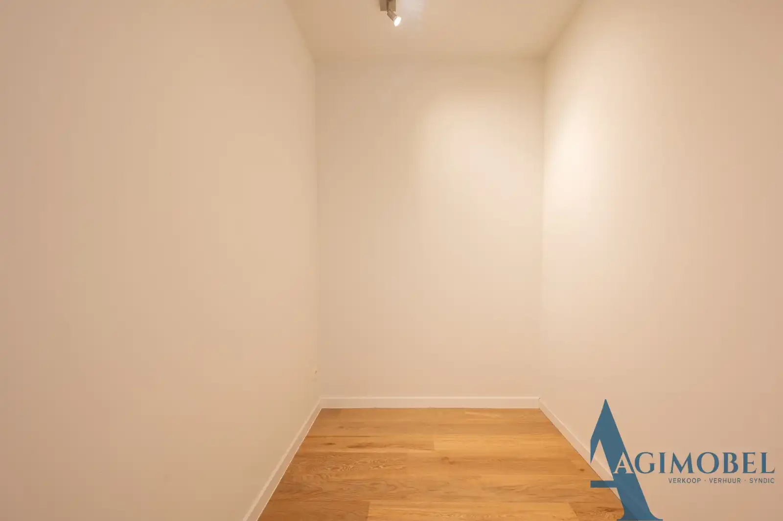 Luxe tweeslaapkamer appartement met licht, ruimte en een vleugje zeezicht op een toplocatie in Knokke. foto 15