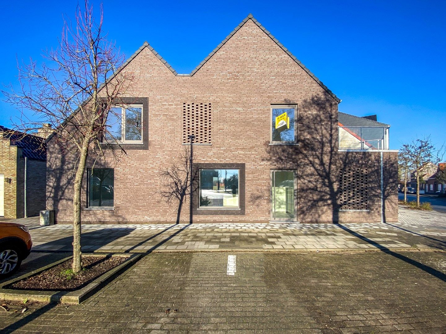 Prachtig afgewerkte zeer lichtrijke nieuwbouwwoning te Ramskapelle (Nieuwpoort).  foto {{pictureIndex}}