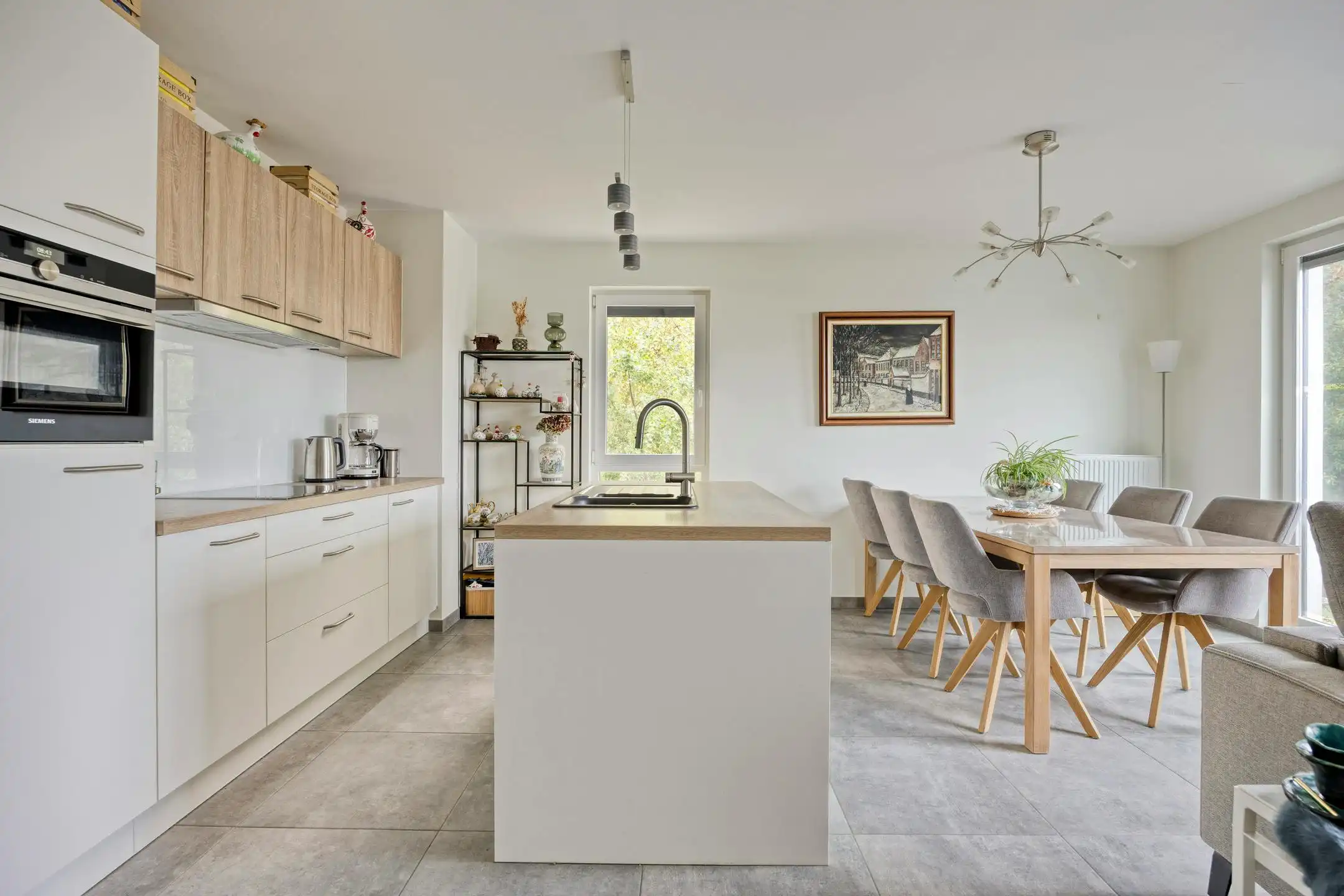 Lichtrijk en energiezuinig appartement met 2 slaapkamers te Eeklo foto 2
