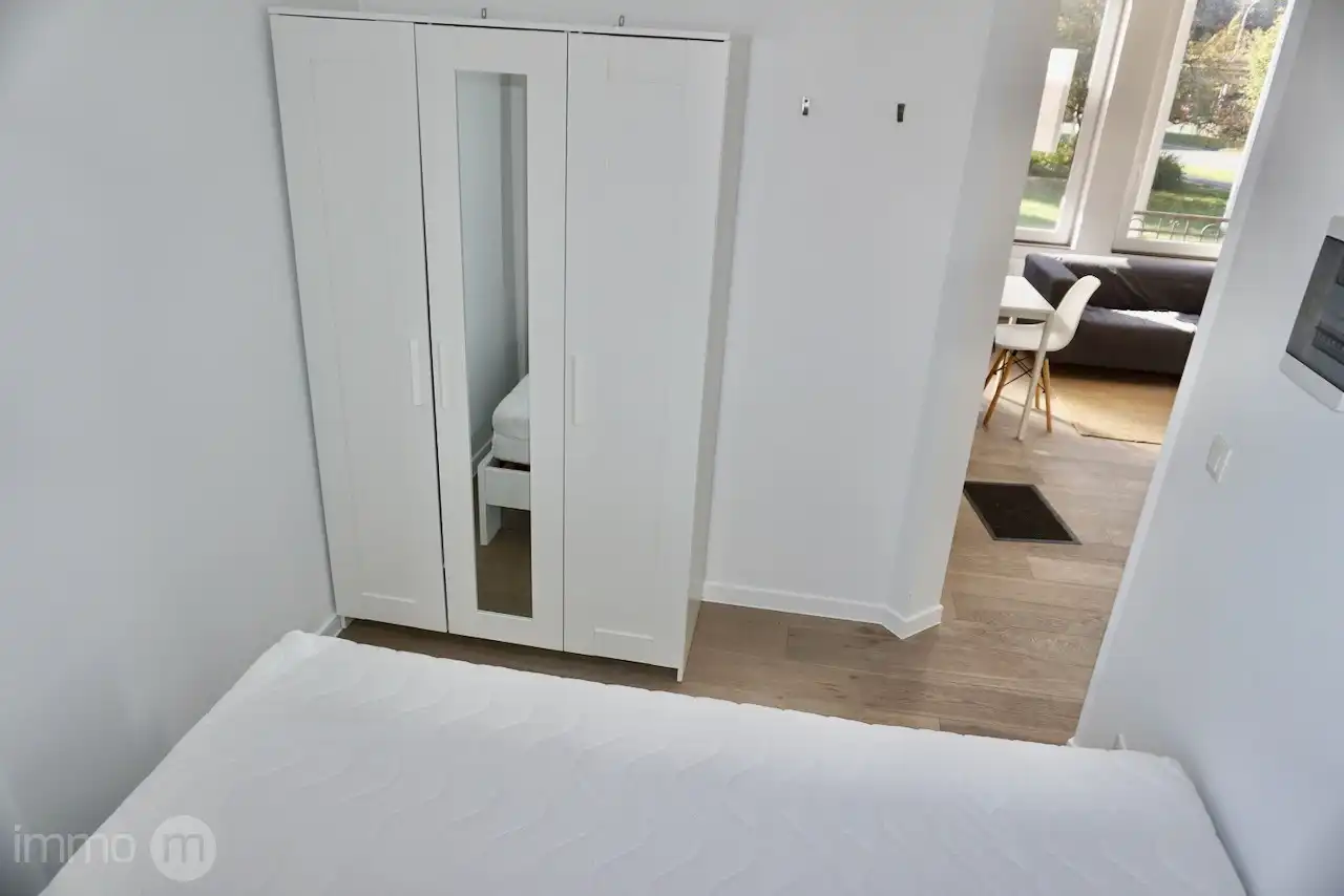 Gemeubelde studio 32m2 met aparte slaapkamer en open uitzicht – Tervuursevest Leuven foto 16