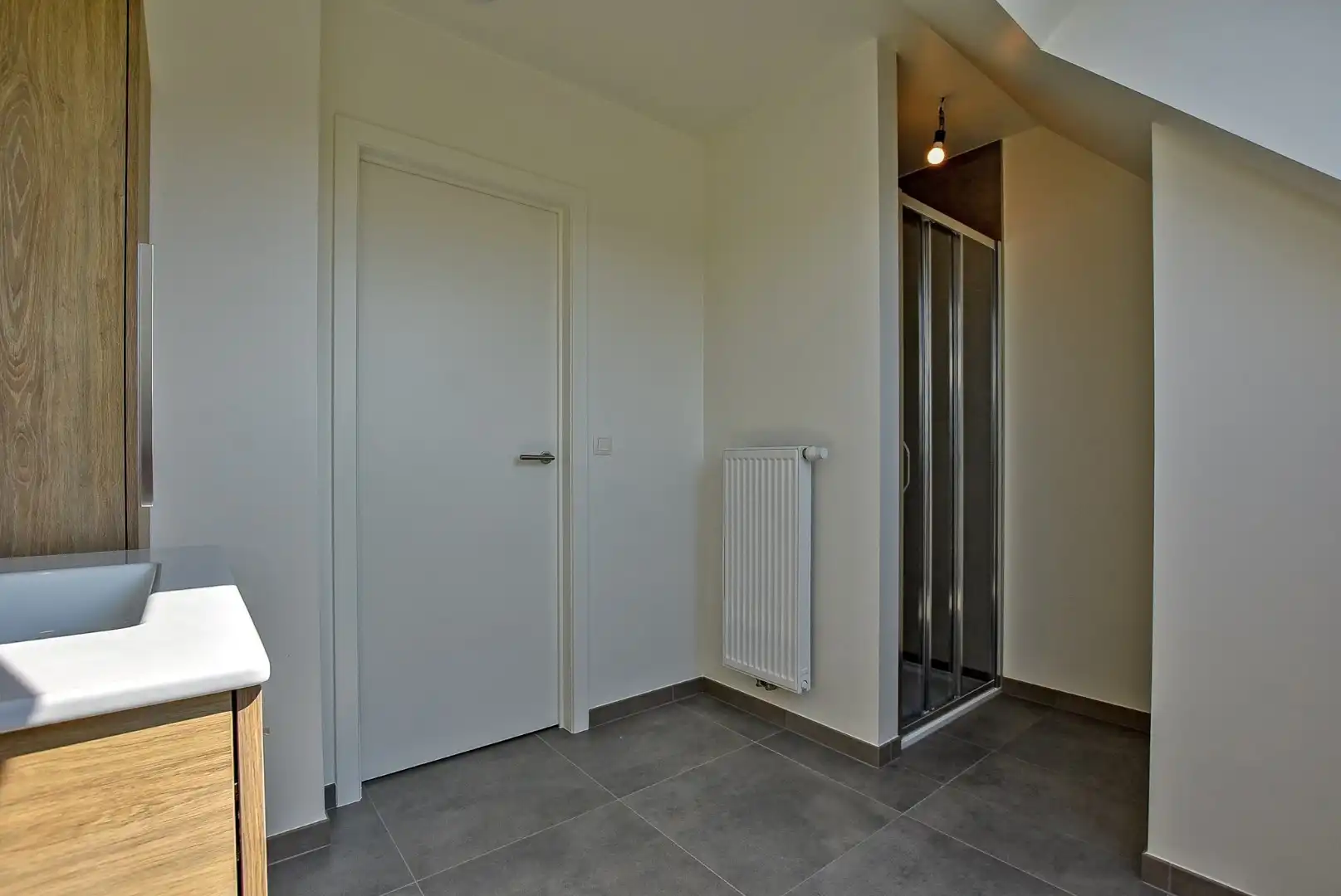 Ruime energiezuinige nieuwbouwwoning (2024) met inpandige garage op 193m² gelegen te Houthulst. foto 16