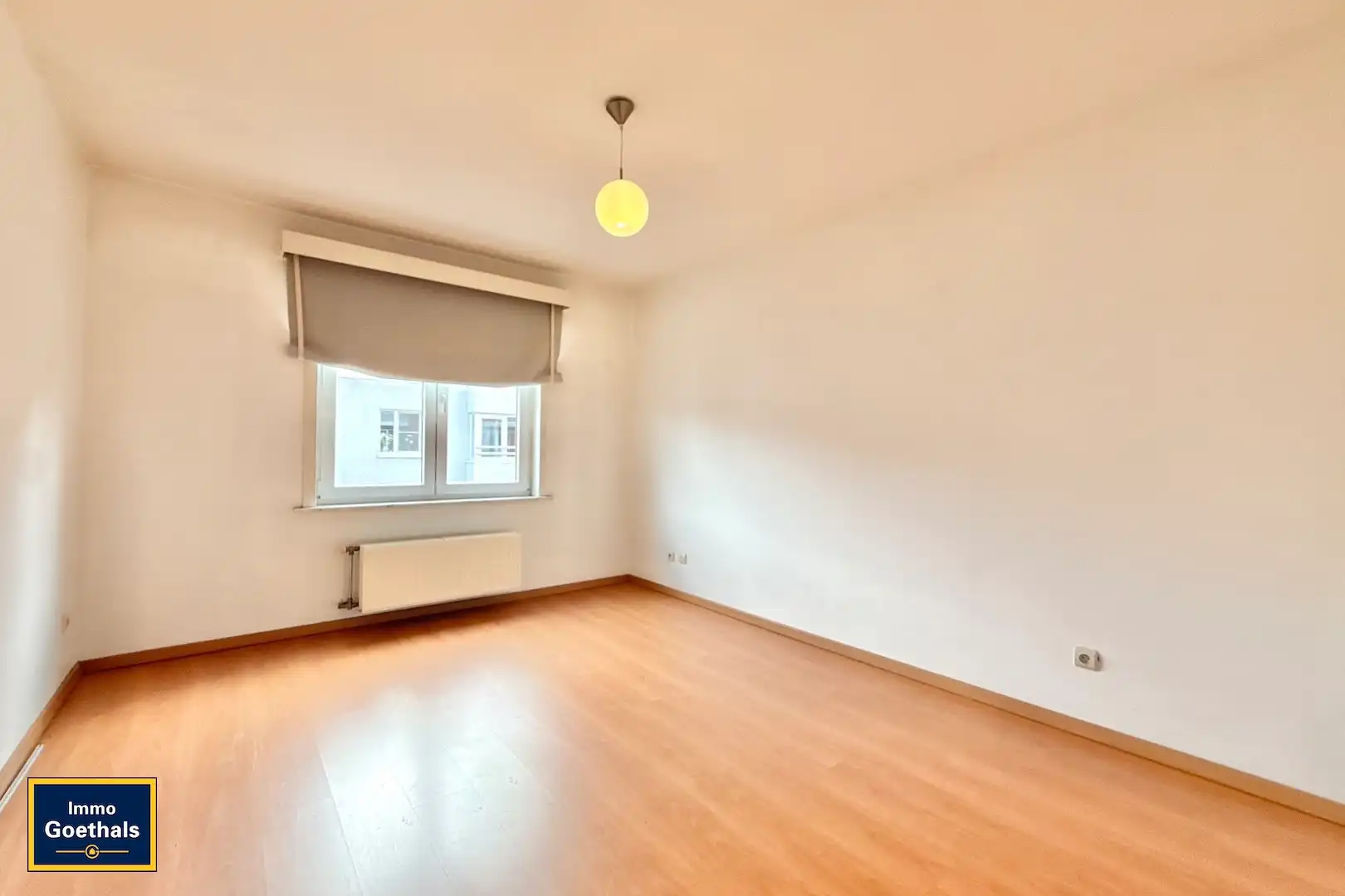 Appartement aan de markt met terras en garage. Rustig en groen zicht. foto 8