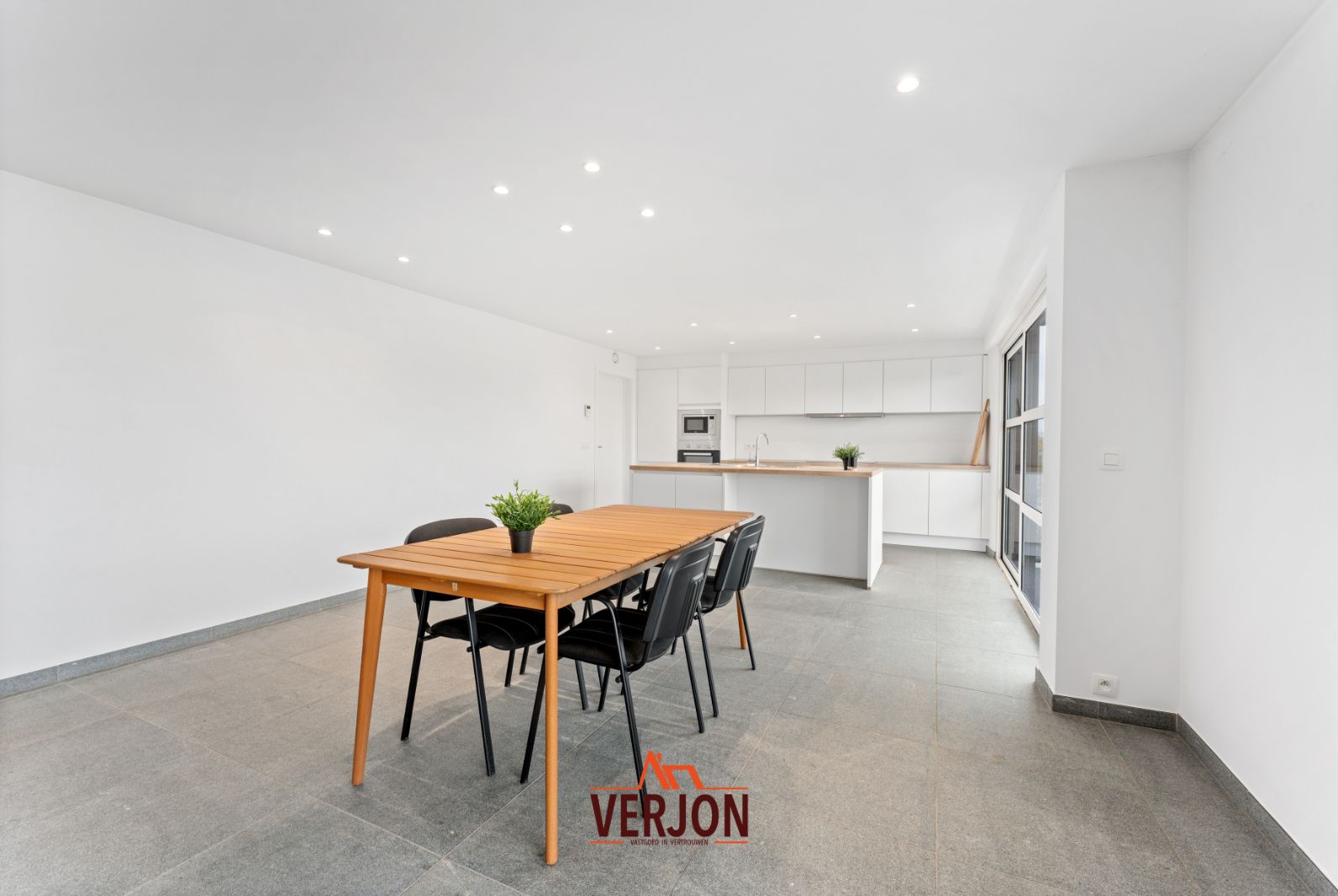 Ruim tweeslaapkamerappartement met twee terrassen! foto 4