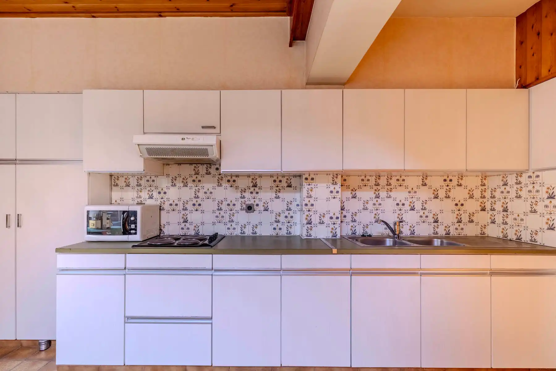 Te renoveren woning met 3 slpk, inpandige garage en tuin foto 9