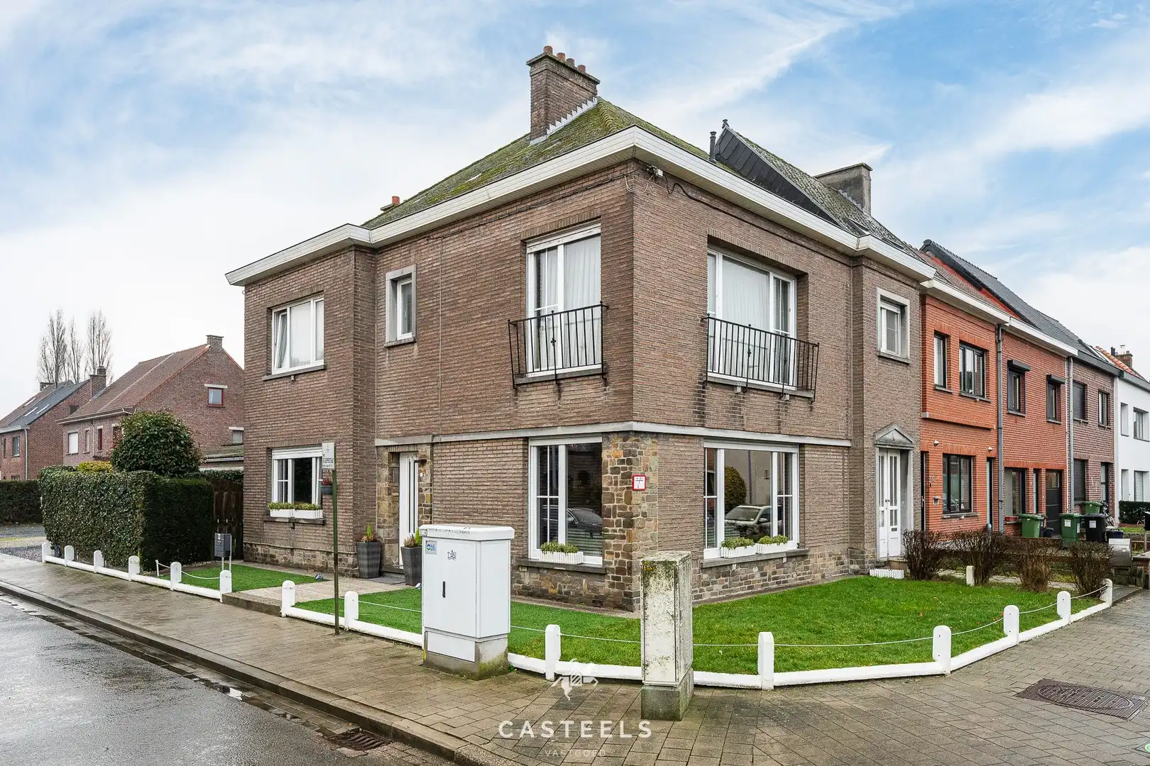 Hoofdfoto van de publicatie: Opbrengsteigendom: 2 appt. inclusief 6 garageboxen in Zwijnaarde