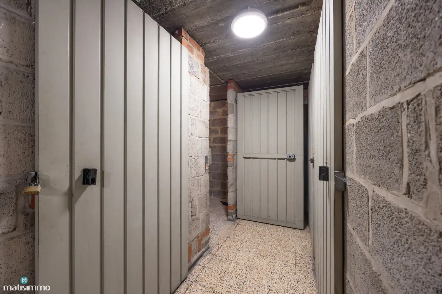 VERZORGD APPARTEMENT MET 2 SLAAPKAMERS, TERRAS EN AUTOSTAANPLAATS NABIJ HET CENTRUM VAN BILZEN foto 21