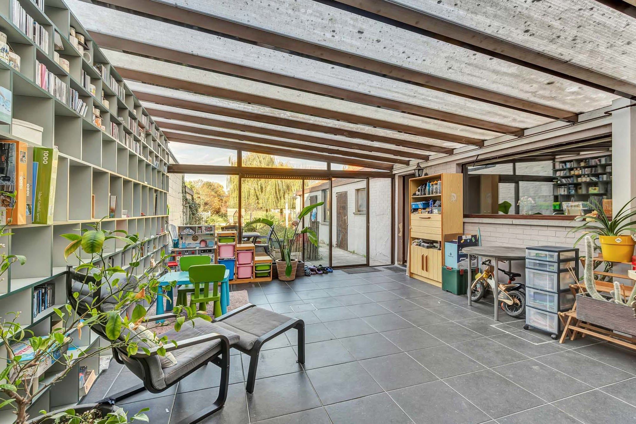 Ruime rijwoning met garage nabij centrum Deinze foto 5