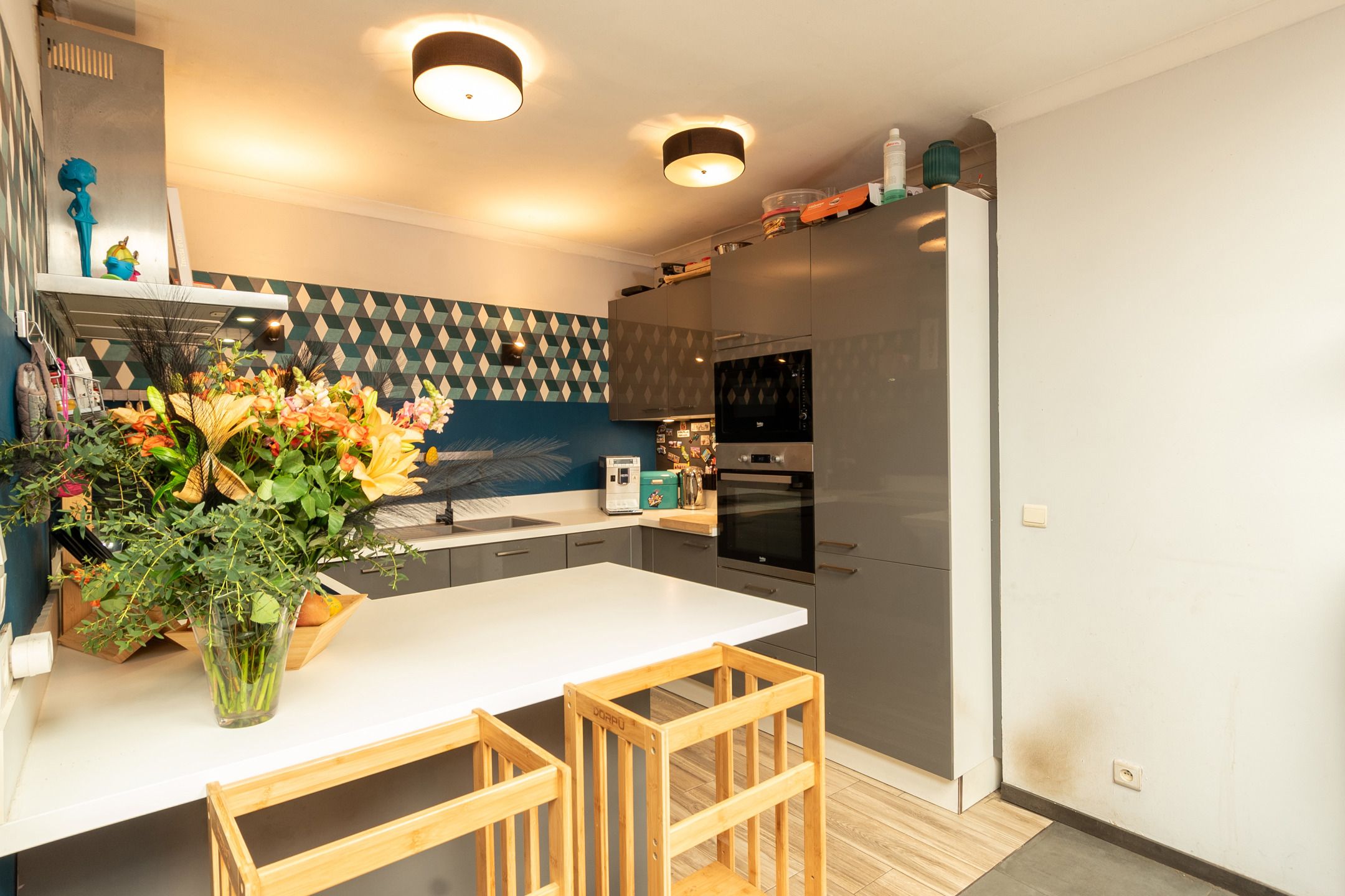 Instapklare starterswoning met garage op centrale locatie foto 2