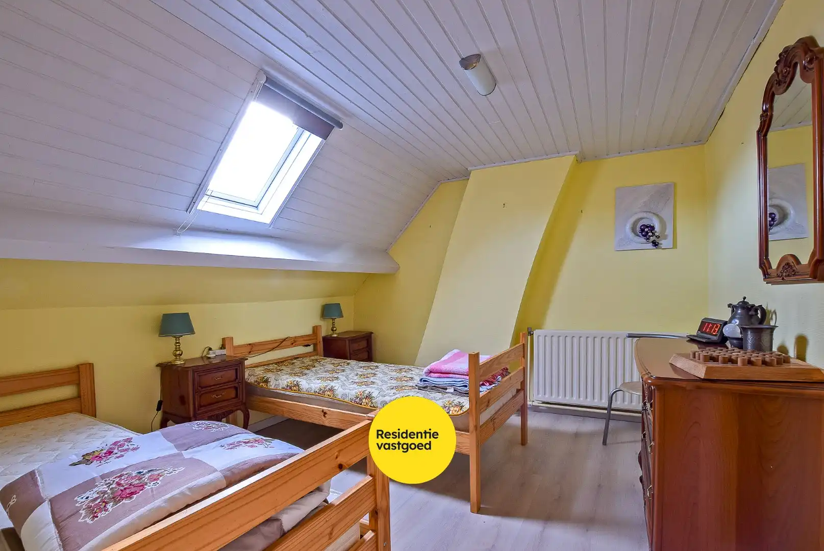 Statige herenhuis te Nieuwpoort-stad met 4 slaapkamers en 2 badkamers. foto 11