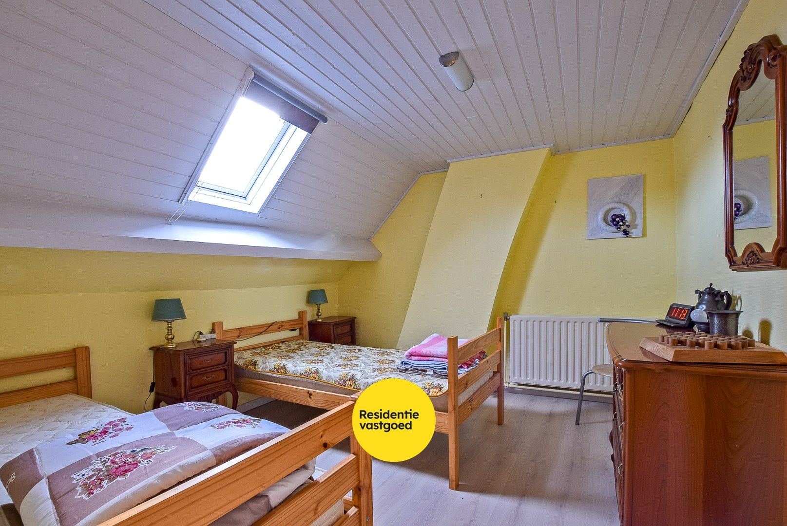 Statige herenhuis te Nieuwpoort-stad met 4 slaapkamers en 2 badkamers. foto 11