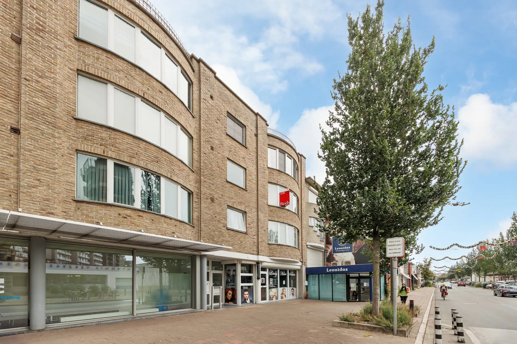 Appartement met 3 slaapkamers, groot terras en garage foto 2