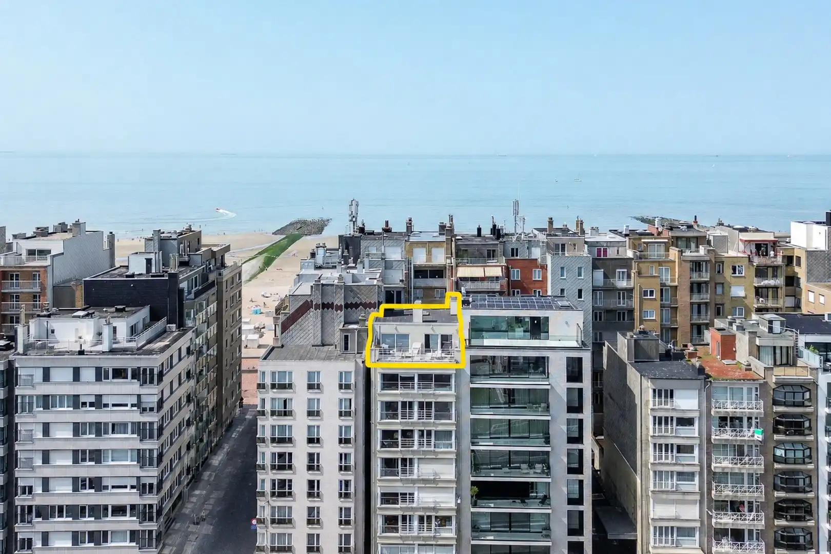 Uniek dakappartement met zonnige ligging en indrukwekkende vergezichten te Wenduine!  foto {{pictureIndex}}