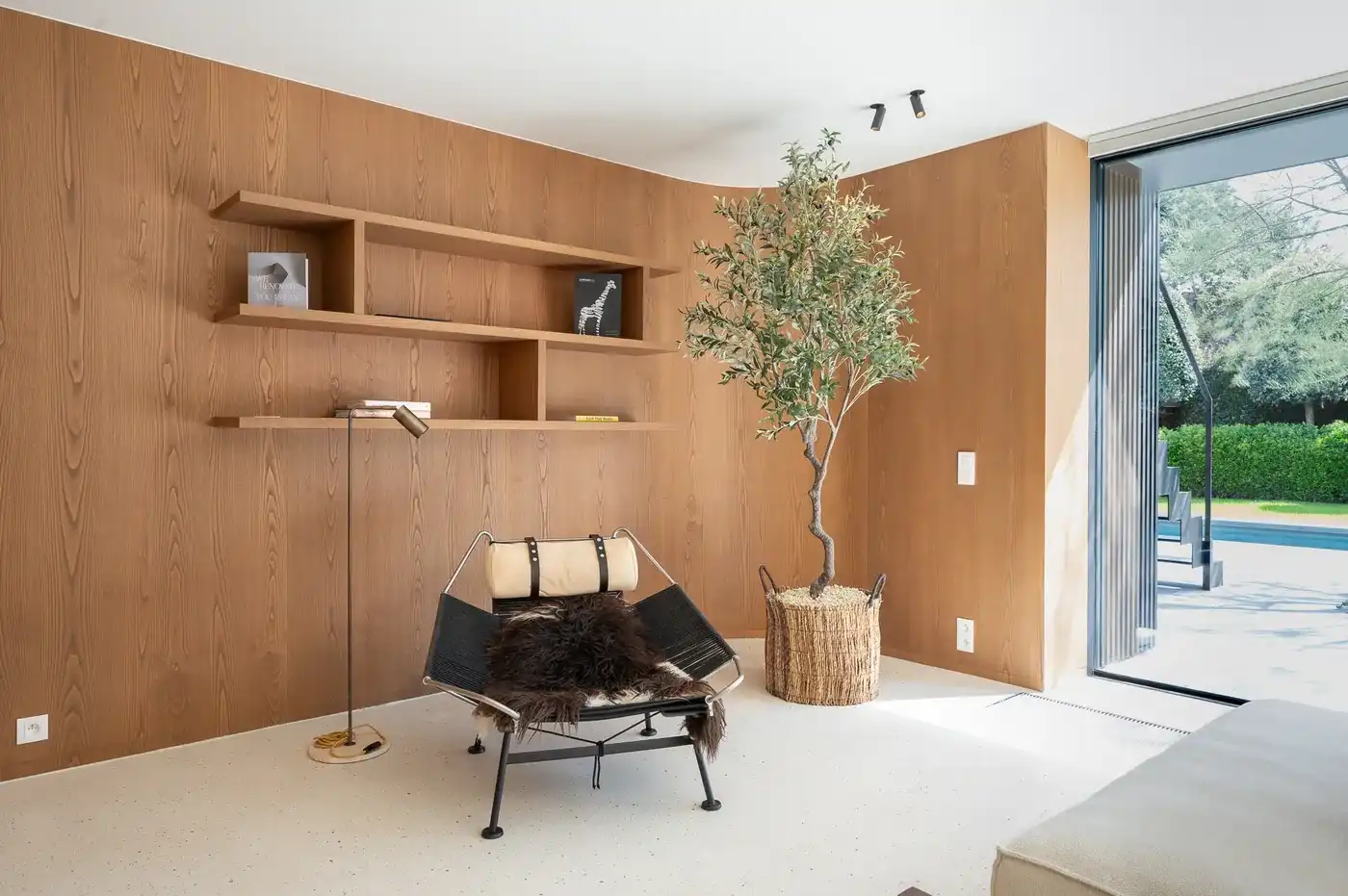 Luxueus gerenoveerde villa met zwembad op een toplocatie in een rustige residentiële wijk van het Zoute. foto 7