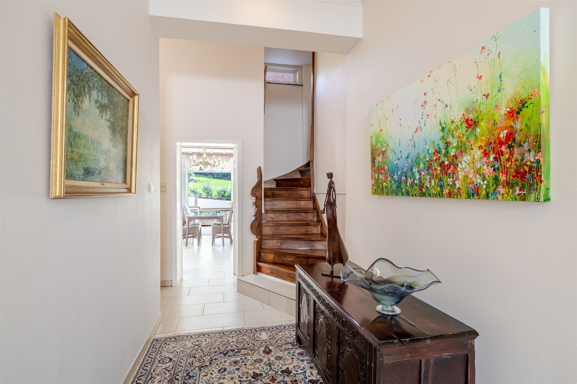 Exclusief herenhuis in neoclassicistische stijl met prachtige tuin foto 3