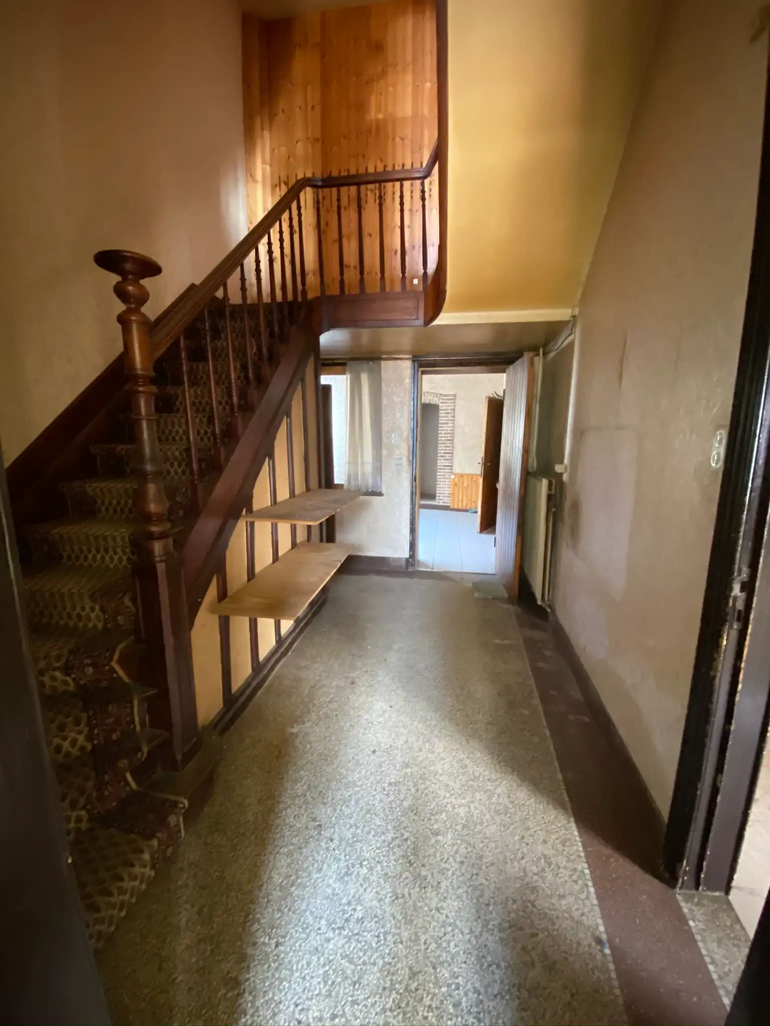 Zeer grondig te renoveren gebouw boordevol karakter foto 9