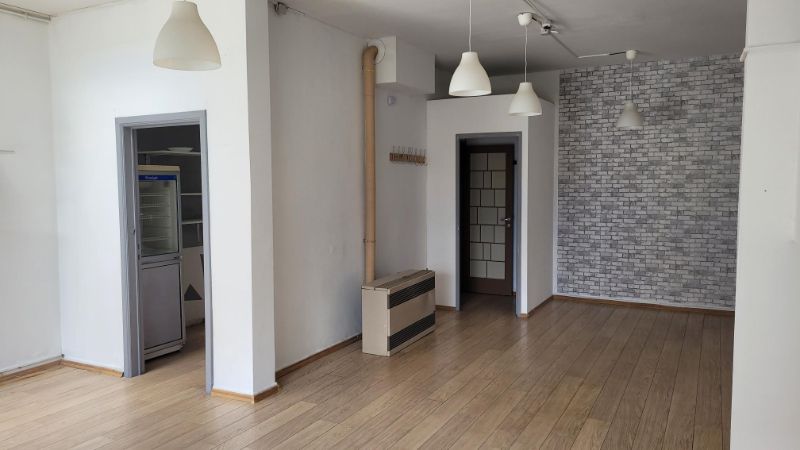 Roeselare-stadskern. Ontdek deze te renoveren woning van 121m2 + 41m2 zolder + kantoor 54m2 , gelegen aan de voornaamste invalsweg van Roeselare. foto 9