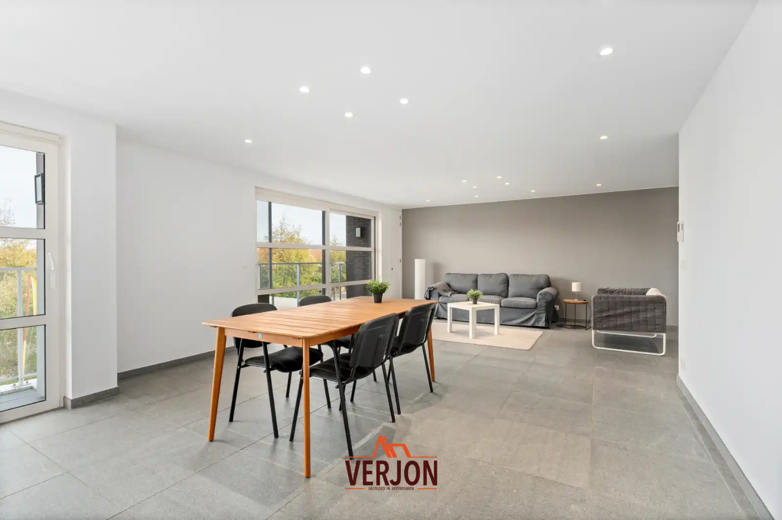 Ruim tweeslaapkamerappartement met twee terrassen! foto 6