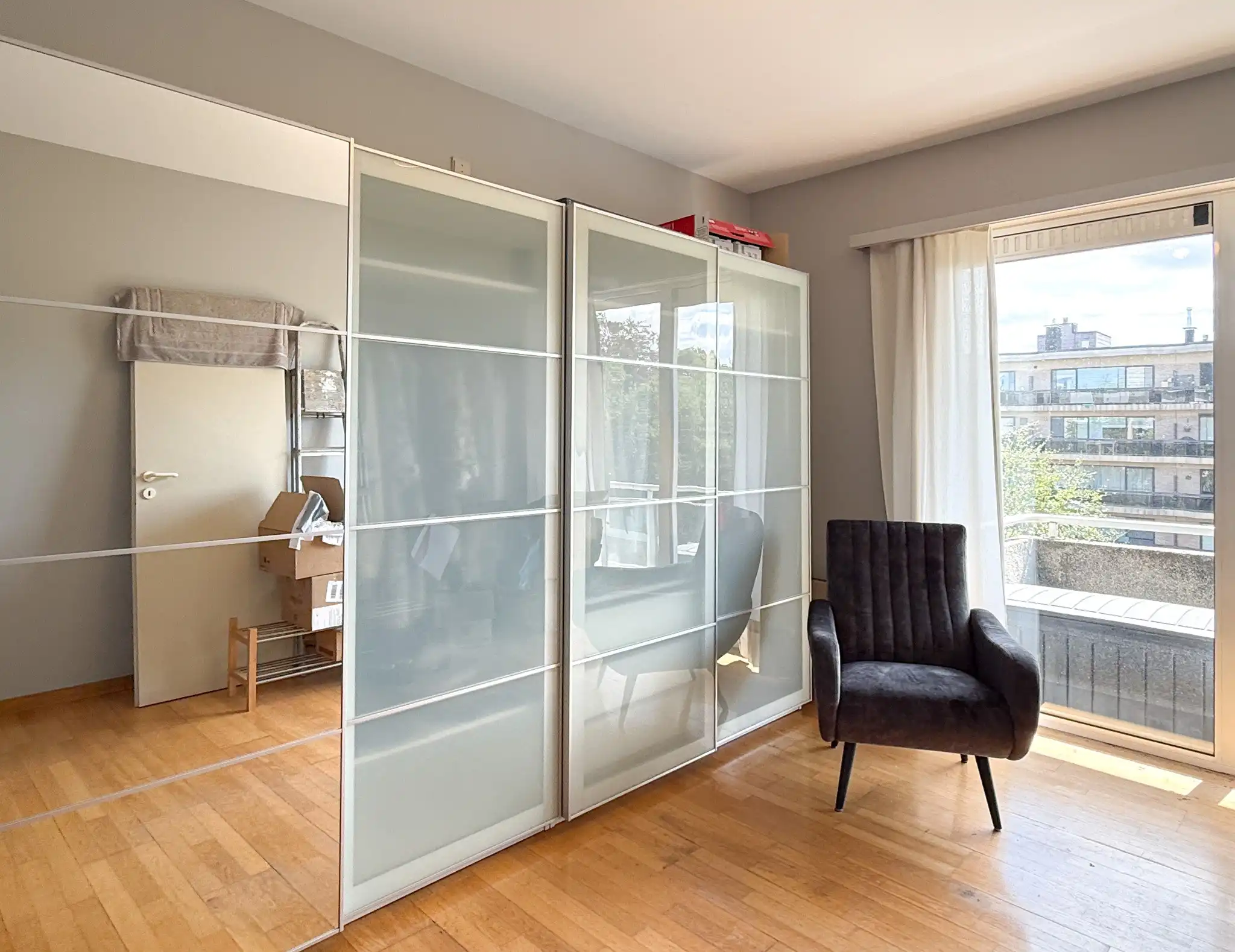 Appartement met twee slaapkamers, twee terrassen en garage in het hartje van Beveren foto 9
