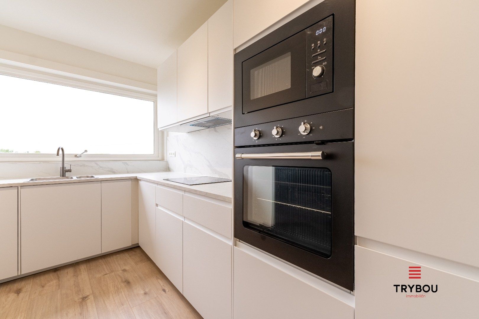 Volledig gerenoveerd 2-slaapkamerappartement te huur – rand centrum Ieper foto 8