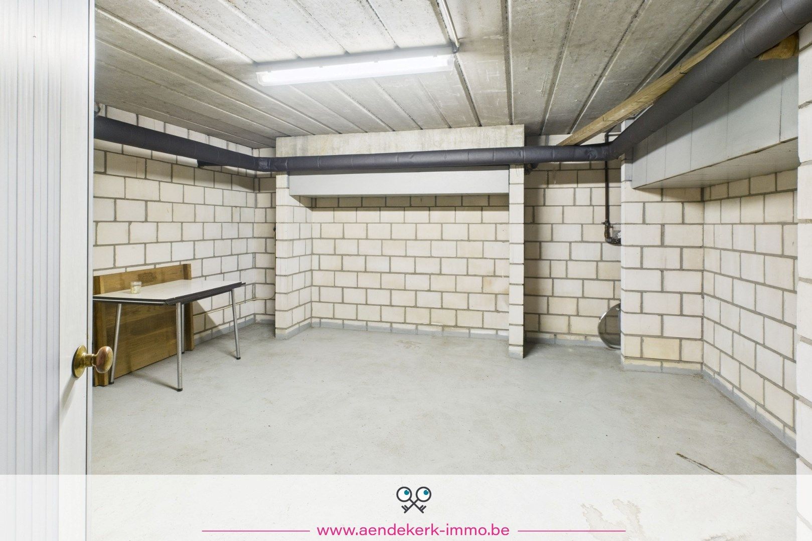 Ruime, te renoveren, woning met loods/stal in As foto 17
