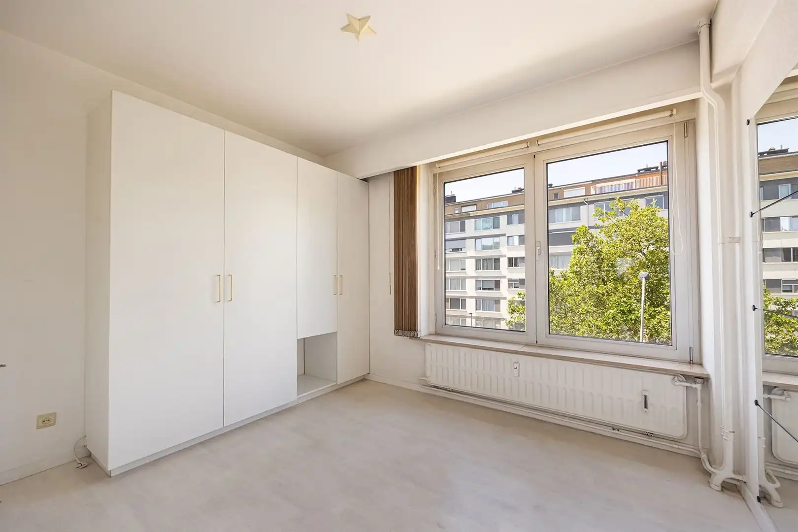 Ruim appartement met 2 slaapkamers, dressing en terras foto 7