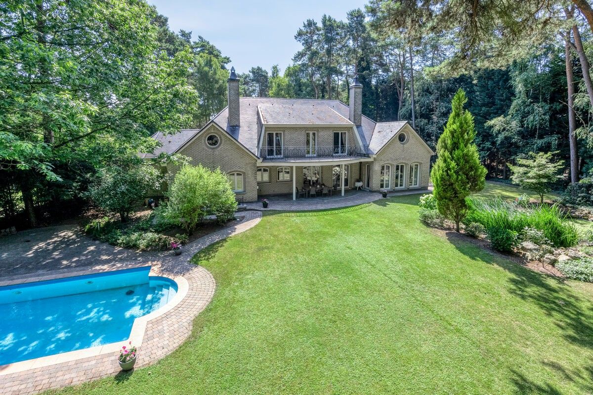 Exclusieve, royale villa in prestigieuze villawijk te Maasmechelen foto 38