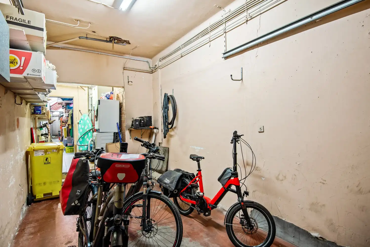 Handelshuis met ruime woning en zwembad te Koningshooikt foto 20