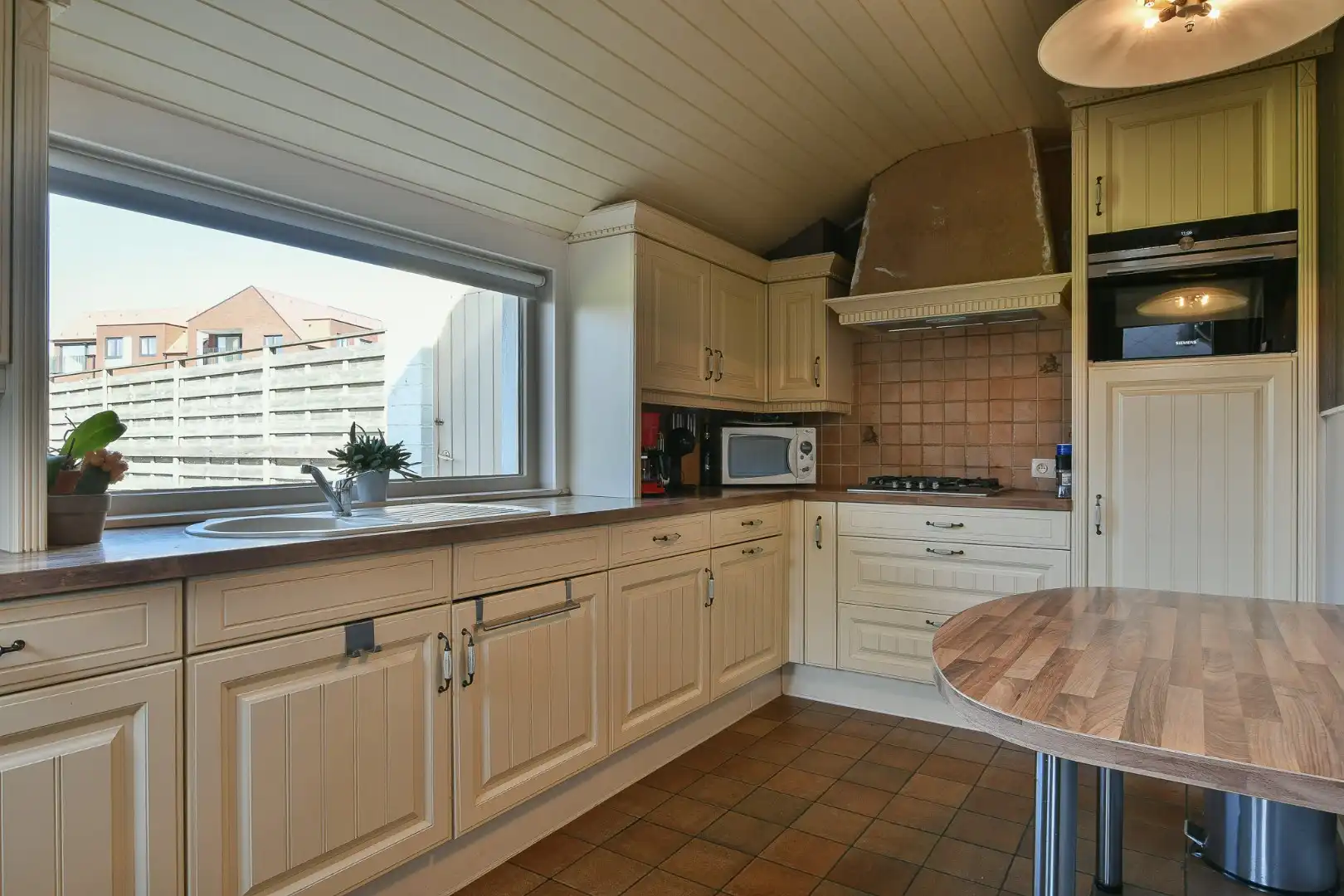 Charmante alleenstaande woning op een perceel van 1.082 m² foto 4