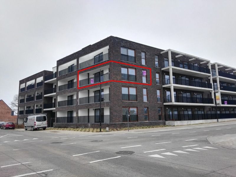 Recent1-slpk app met uitzicht op het groen + terras + autostaanplaats en kelder foto {{pictureIndex}}