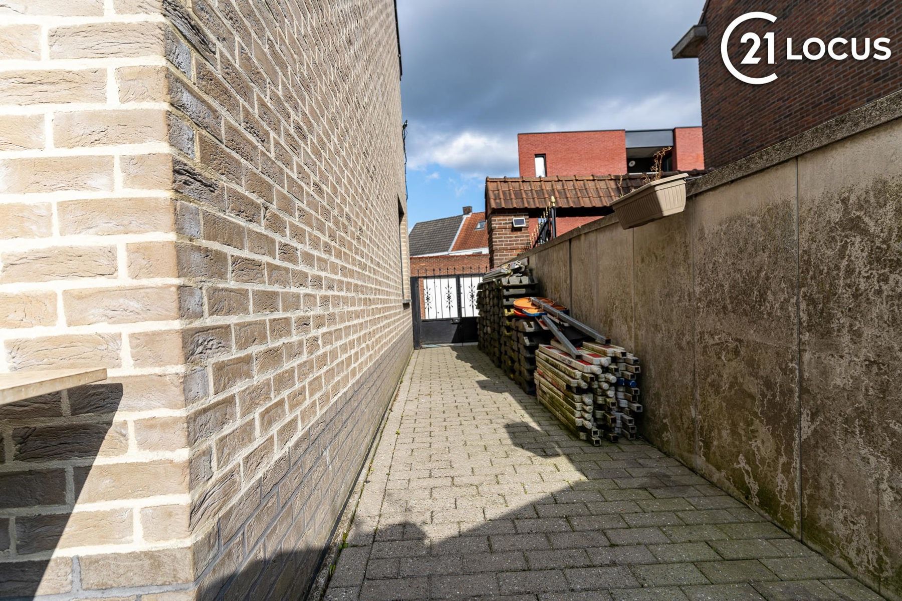 Instapklare en ruime woning in het hart van Kruibeke foto 23