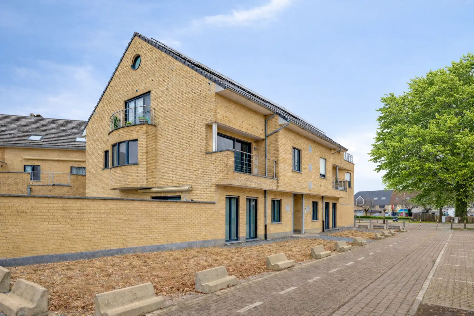 Zuid gelegen appartement met 2 slaapkamers + 2 parkings+2 bergings foto 3