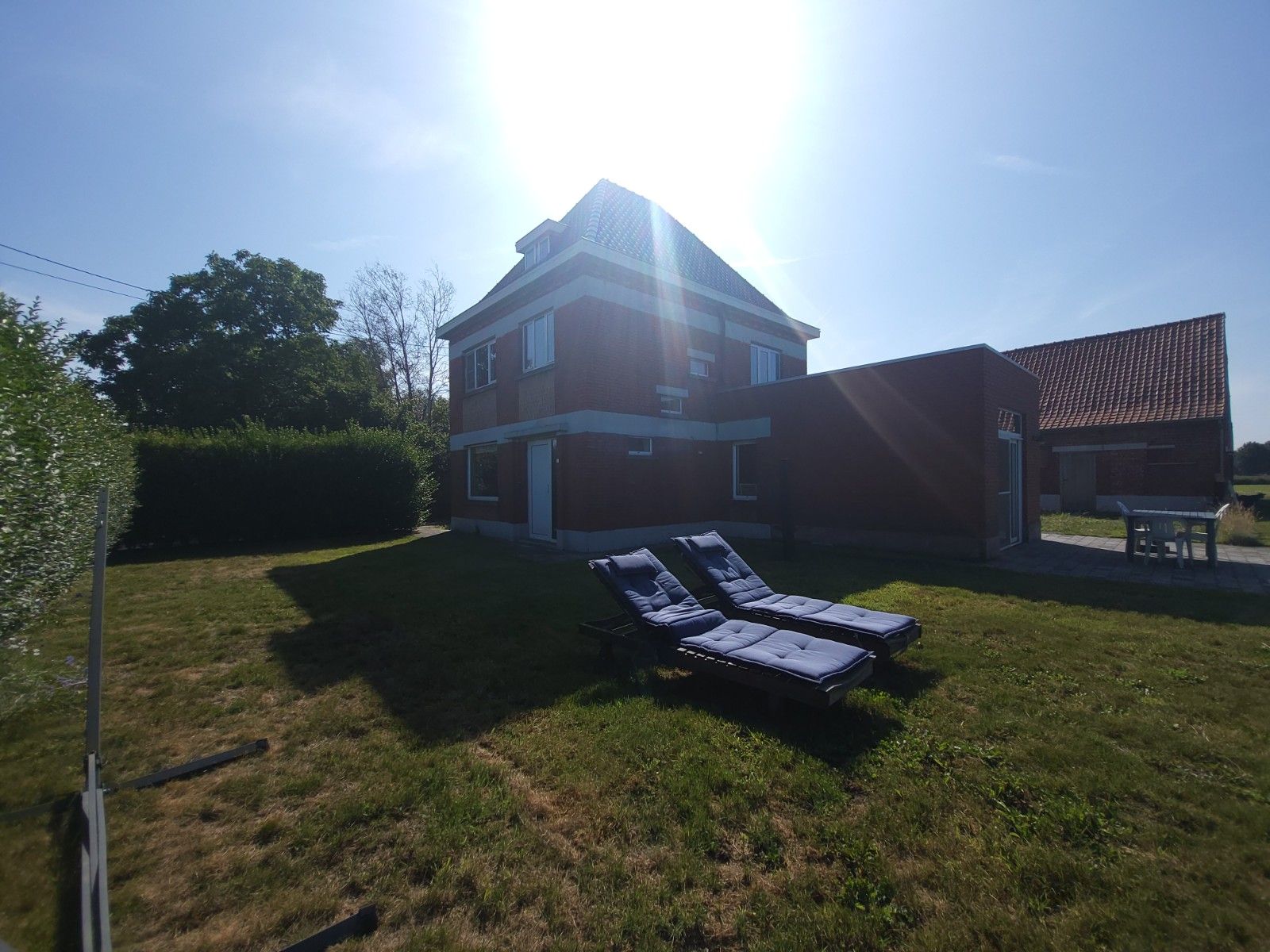 Alleenstaande woning met grote weide en stalling foto 26