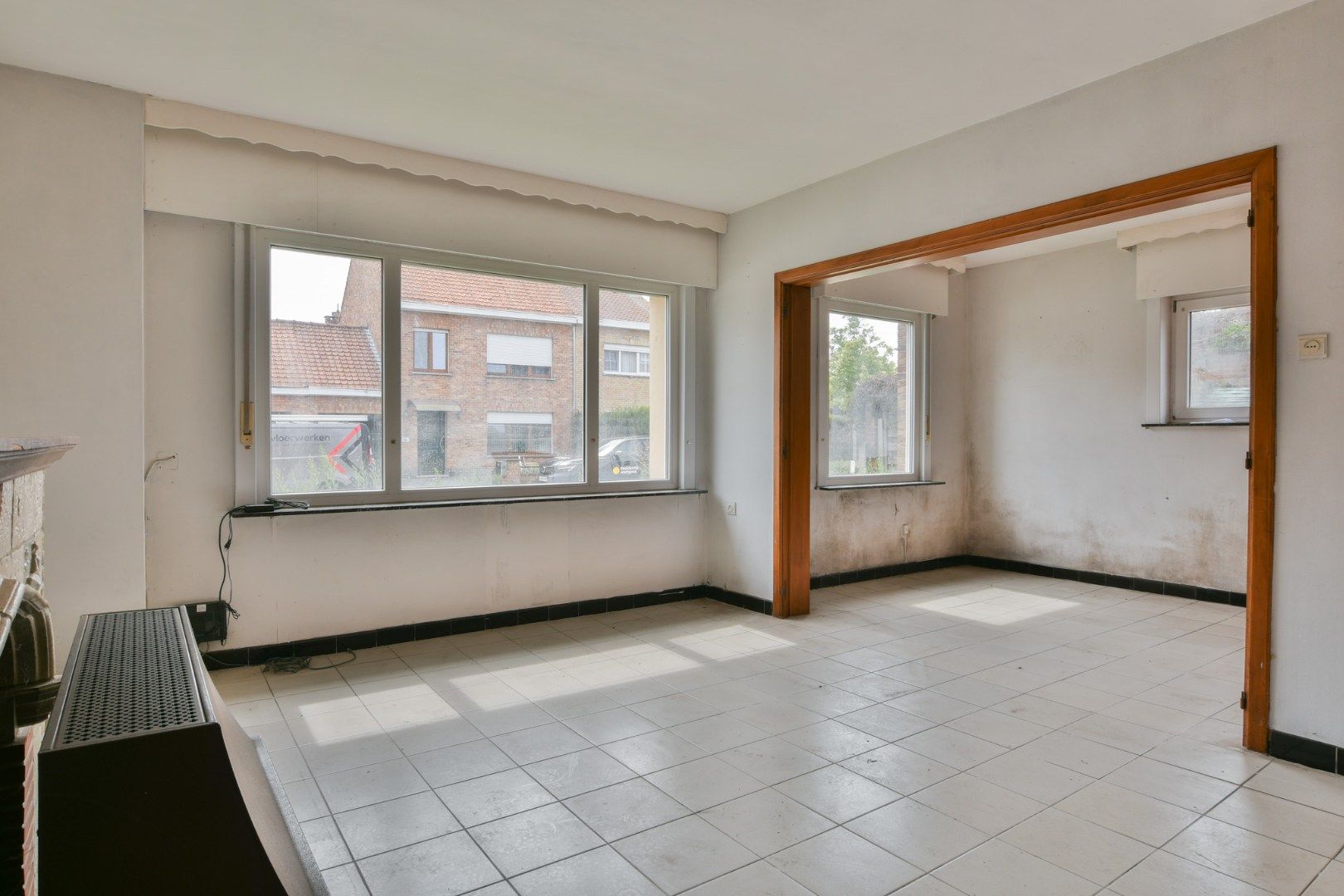 Te renoveren woning met potentieel in hartje St-Kruis! foto 3