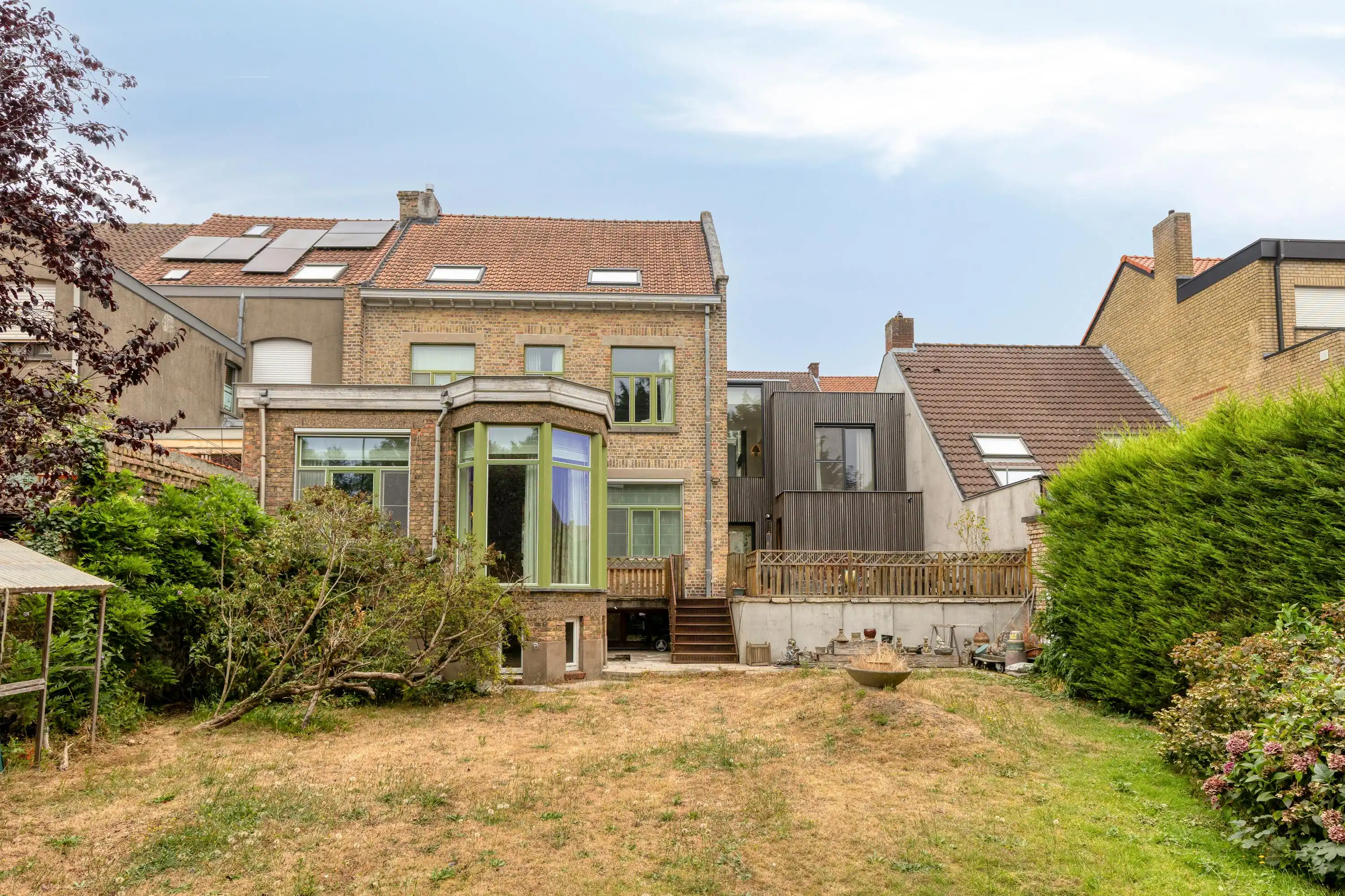 Klassevol huis met 5 slaapkamers, 3 badkamers, garage en ruime tuin te Sint-Kruis (Brugge) foto 2