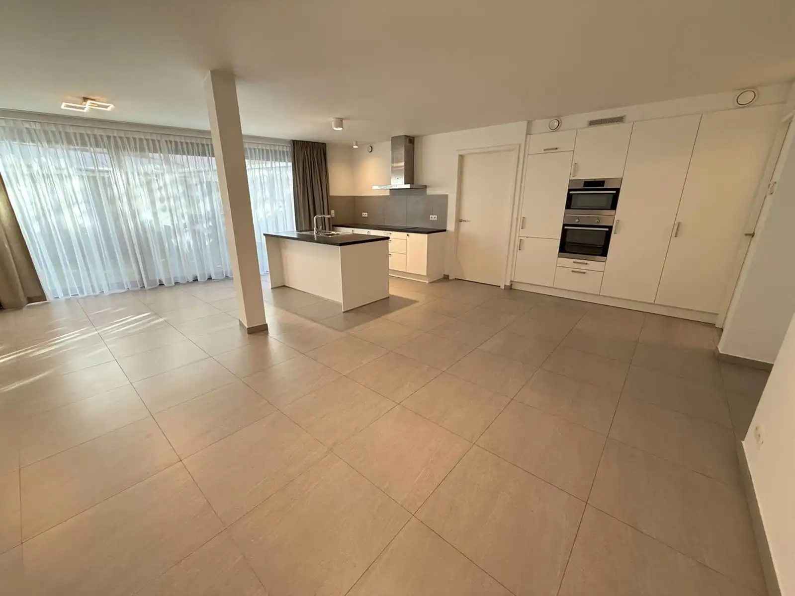 Nieuwbouwappartement 3 kamers, terras en autostaanplaats foto 3