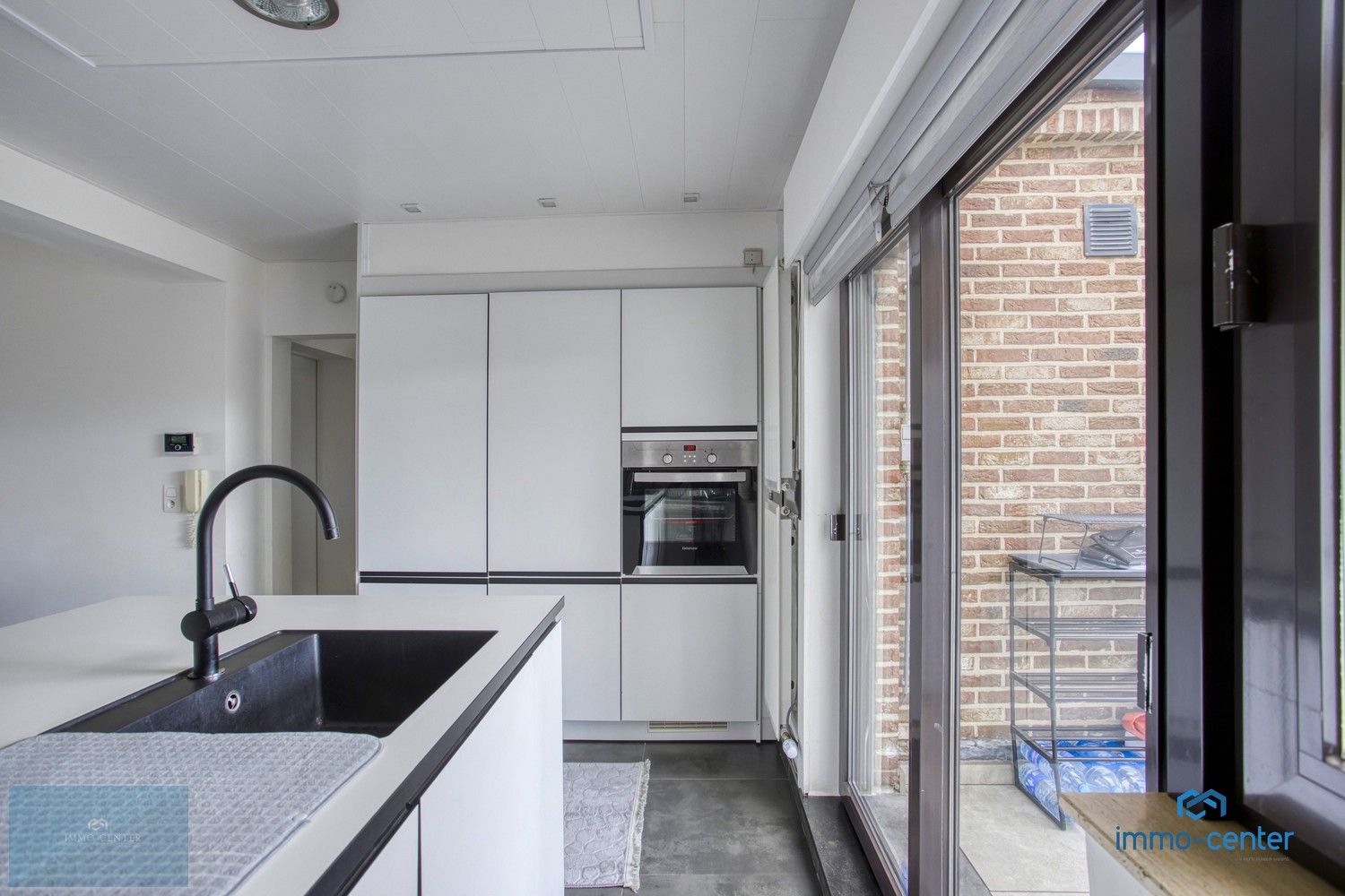 Volledig gerenoveerd 2-slpk appartement met groot terras – Tweede verdiep zonder gemeenschappelijke kosten foto 8