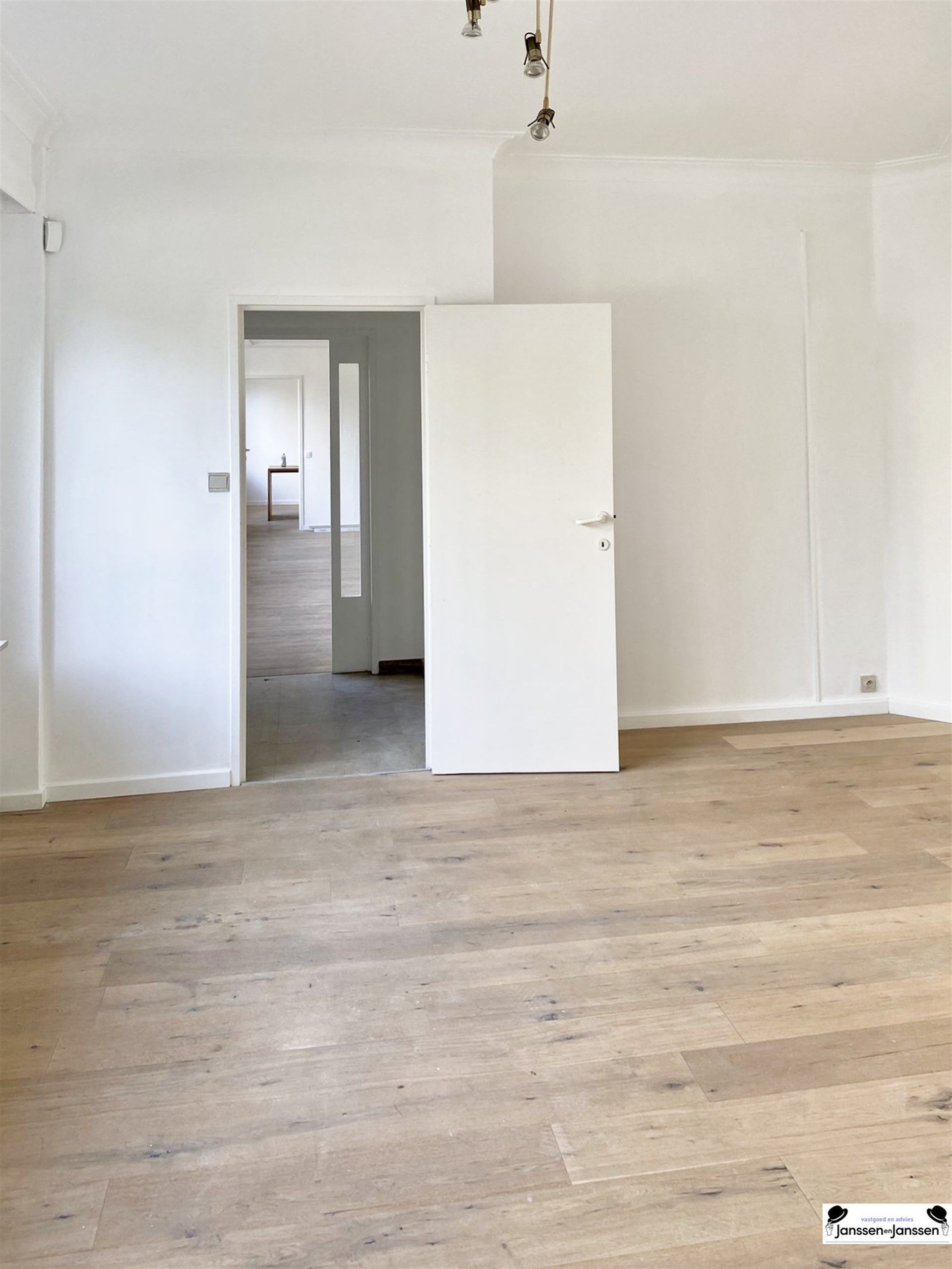 Hoekappartement met veel lichtinval op toplocatie in Antwerpen! foto 7